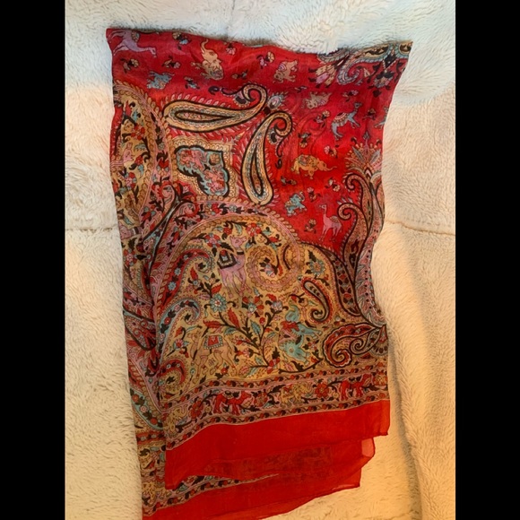 Beautiful print scarf - Picture 3 of 4